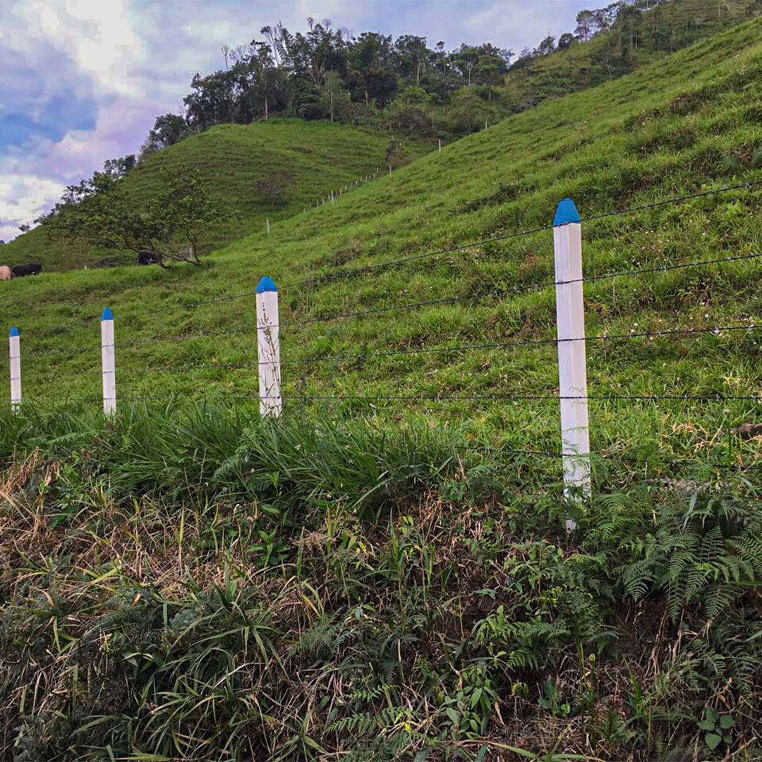 Postes en ecomadera plasticas para corrales y establos