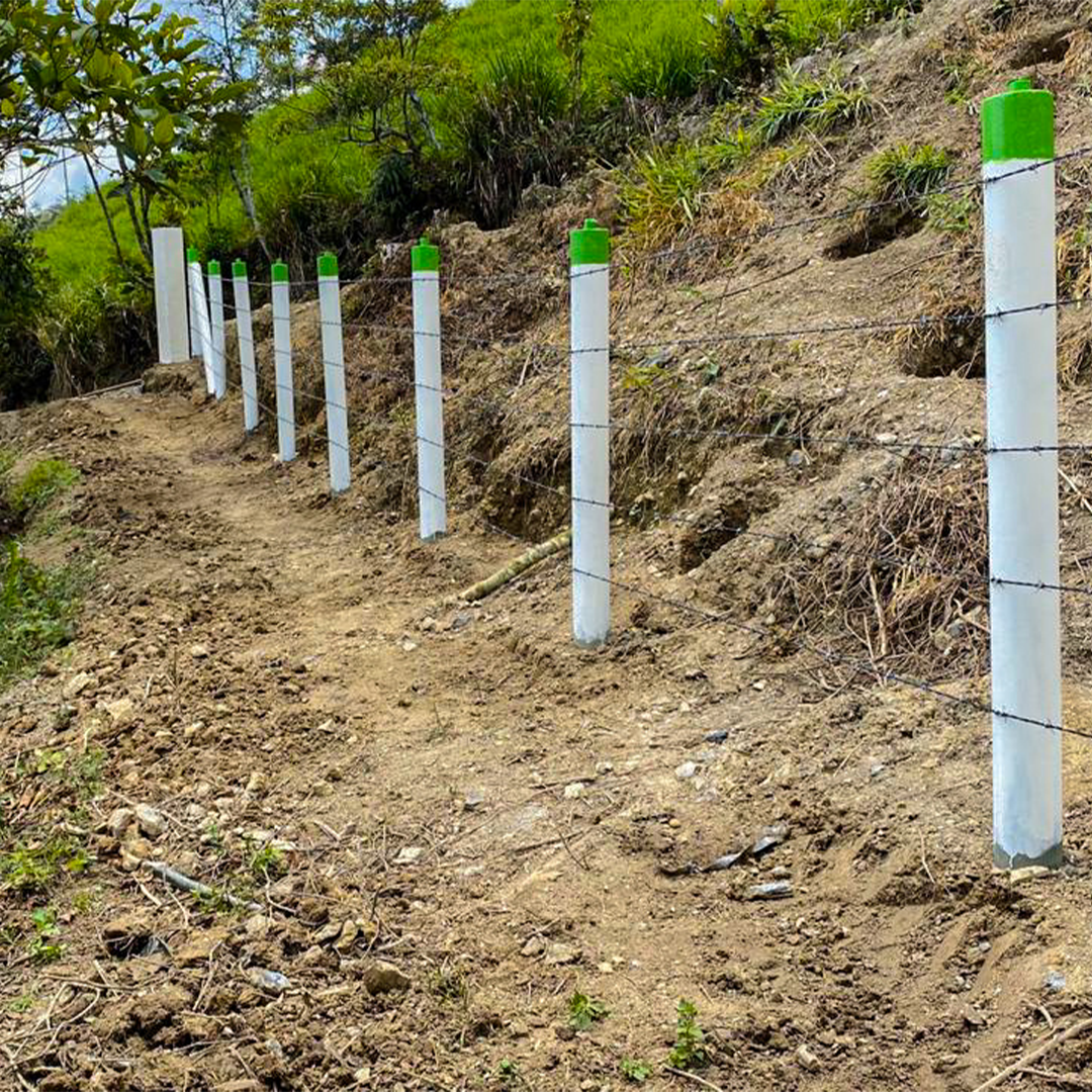 Postes en ecomadera plasticas para corrales y establos