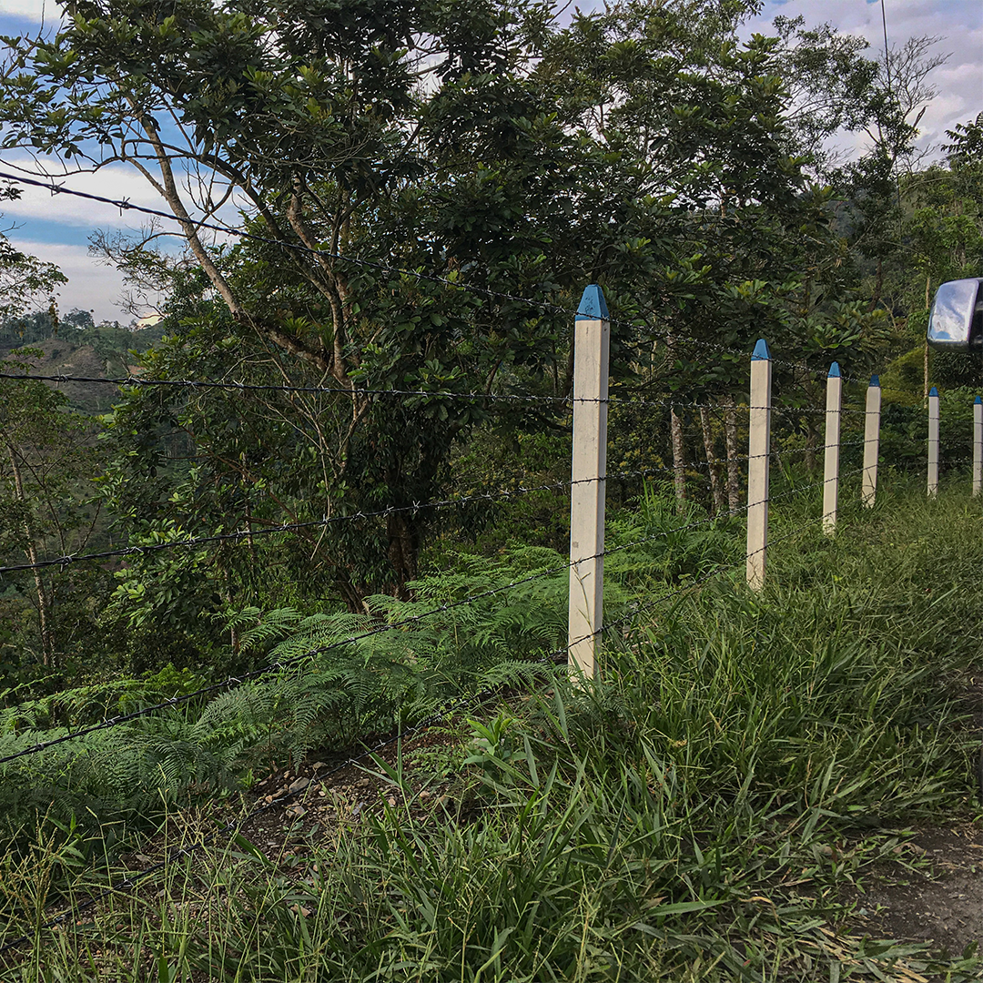 Postes en ecomadera plasticas para corrales y establos